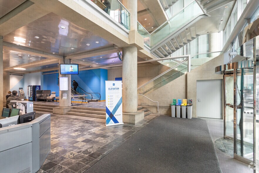 More Photos Of 555 Seymour St, Vancouver Schools For Lease