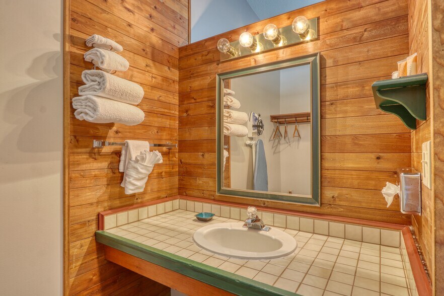 More Photos Of 10429 State Road 27, Hayward Hotel For Sale