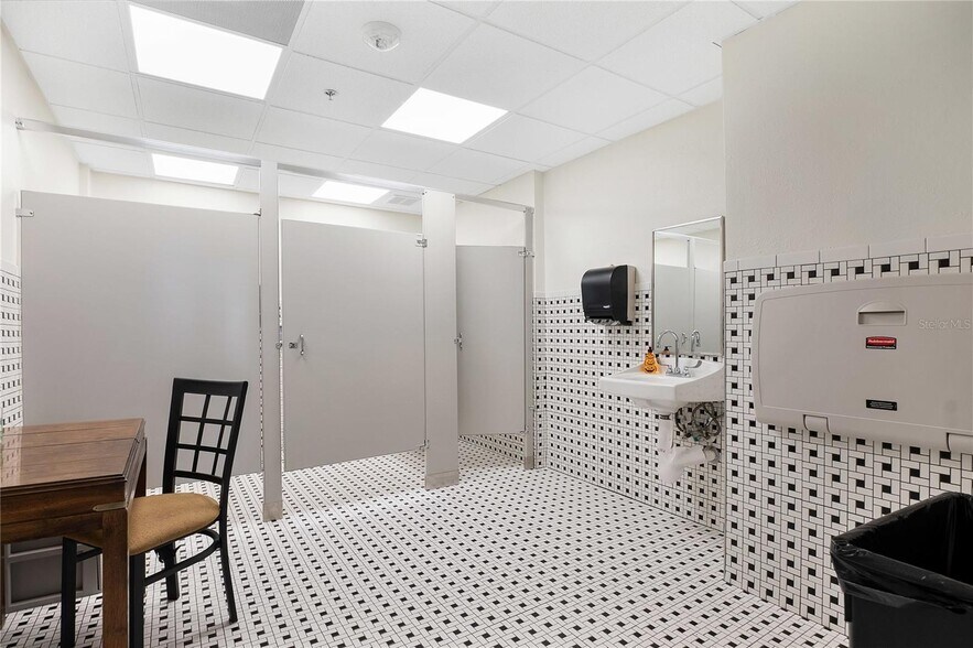 More Photos Of 13 W Pine St, Orlando Storefront Retail Office For Lease