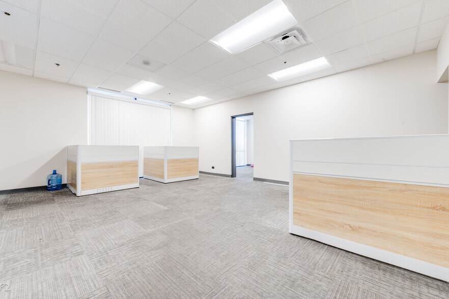 More Photos Of 2501-2575 Allan Dr, Elk Grove Village Warehouse For Lease