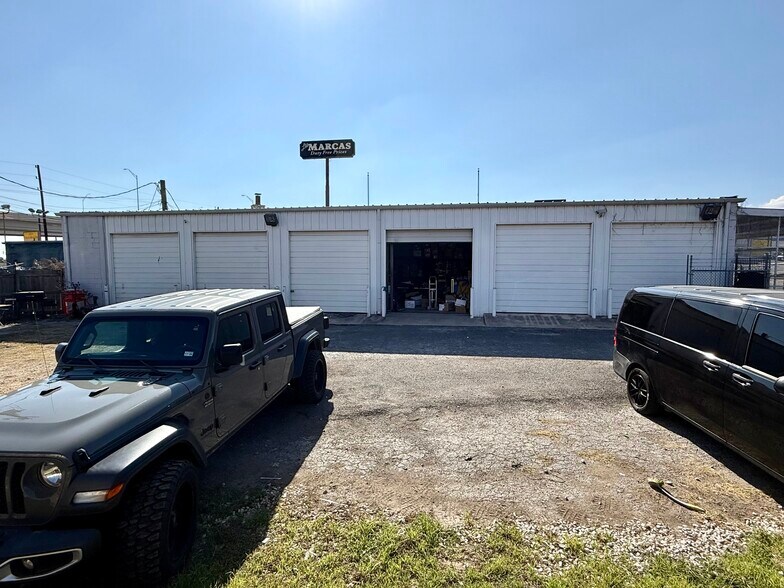 More Photos Of 5607 Kenwick St, San Antonio Showroom For Sale