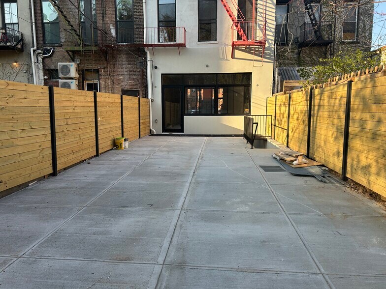 More Photos Of 1086 Fulton St, Brooklyn Apartments For Lease