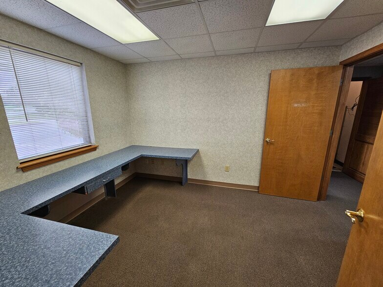 More Photos Of 30 Spring Mill Ct, Mooresville Office For Lease