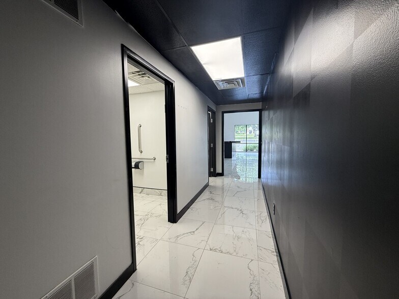 More Photos Of 1206 NE Douglas St, Lees Summit Flex For Lease