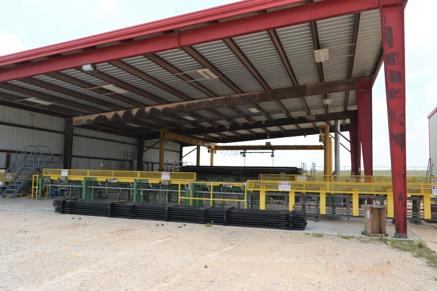 More Photos Of 4612 CR 430, Pleasanton Warehouse For Lease