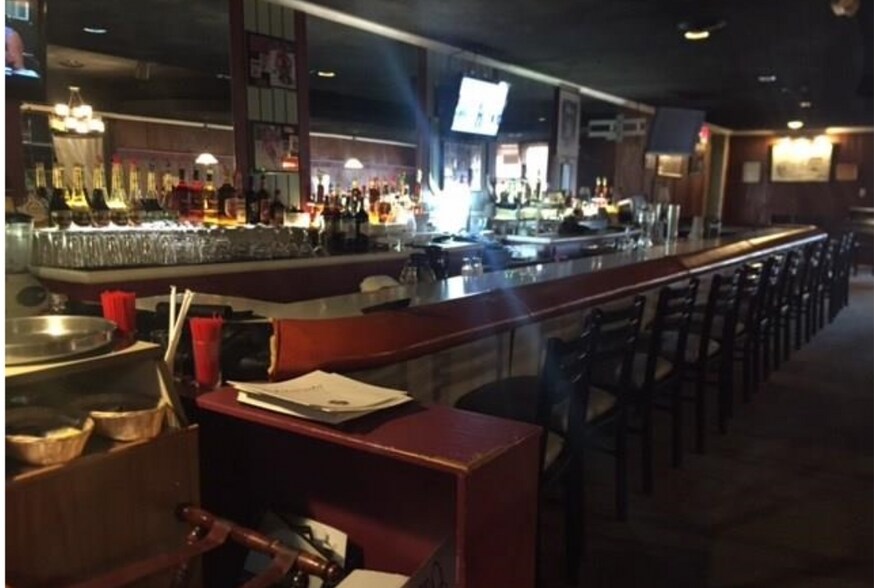 More Photos Of 3807 Fort St, Wyandotte Restaurant For Sale