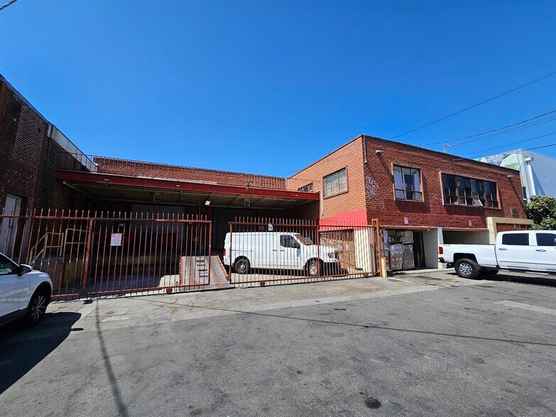 More Photos Of 2417 E 24th St, Los Angeles Warehouse For Lease