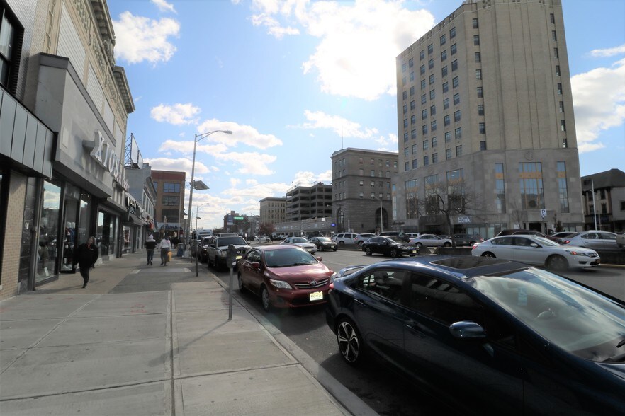 More Photos Of 686 Main Ave, Passaic Storefront For Lease