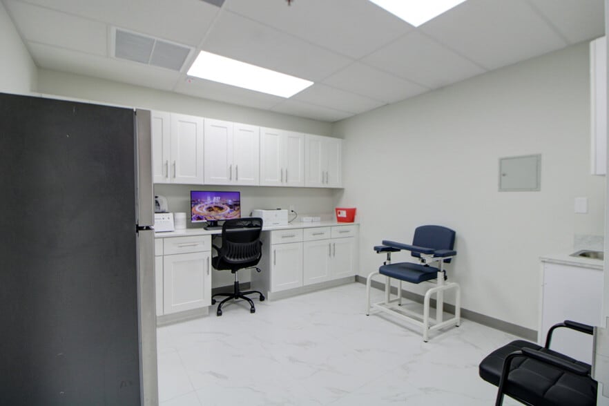 More Photos Of 304 N Krome Ave, Homestead Medical For Lease