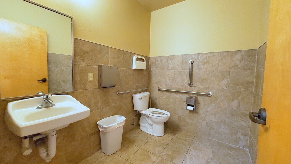 More Photos Of 3875 N Schreiber Way, Coeur d'Alene Warehouse For Sale