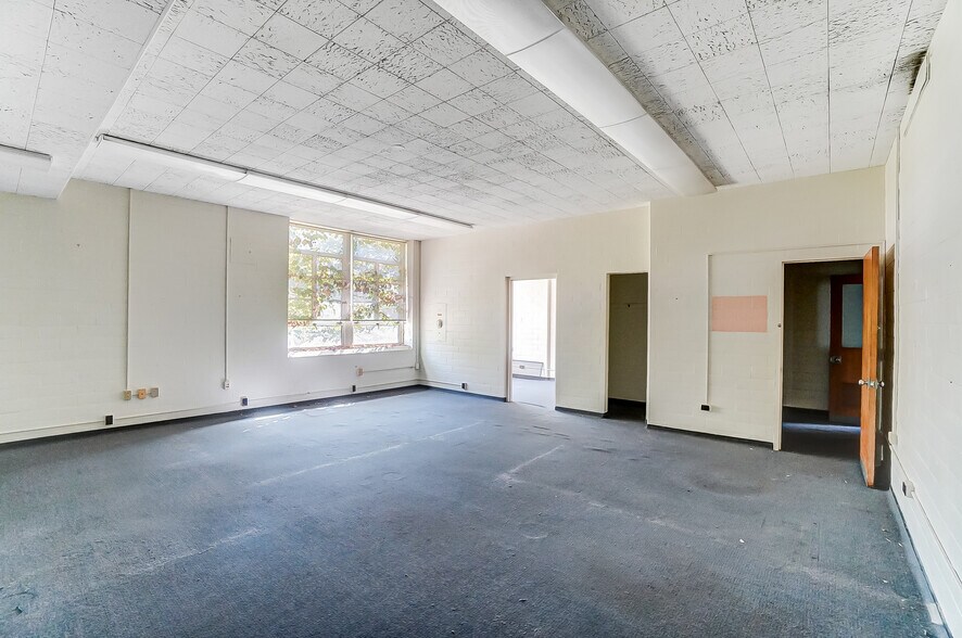 More Photos Of 800 Livermore St, Yellow Springs Research And Development For Sale