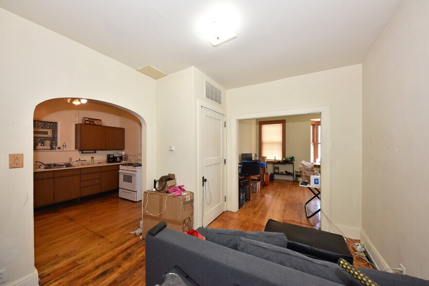 More Photos Of 2670-2672 N Holton St, Milwaukee General Retail For Sale