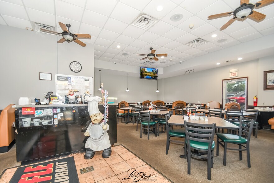 More Photos Of 800 Theodore, Crest Hill Convenience Store For Sale