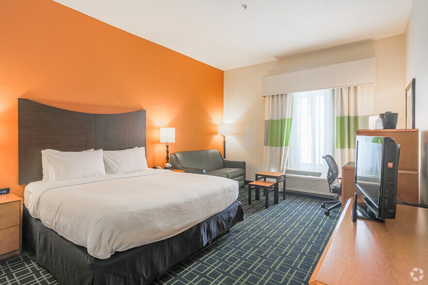 More Photos Of 1520 Mount Garfield Rd, Norton Shores Hotel For Sale