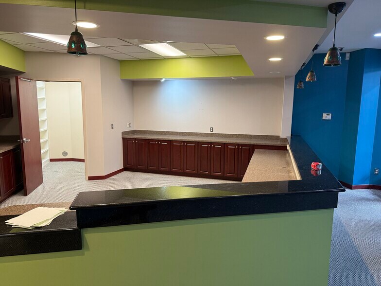 More Photos Of 39525 14 Mile Rd, Novi Medical For Lease