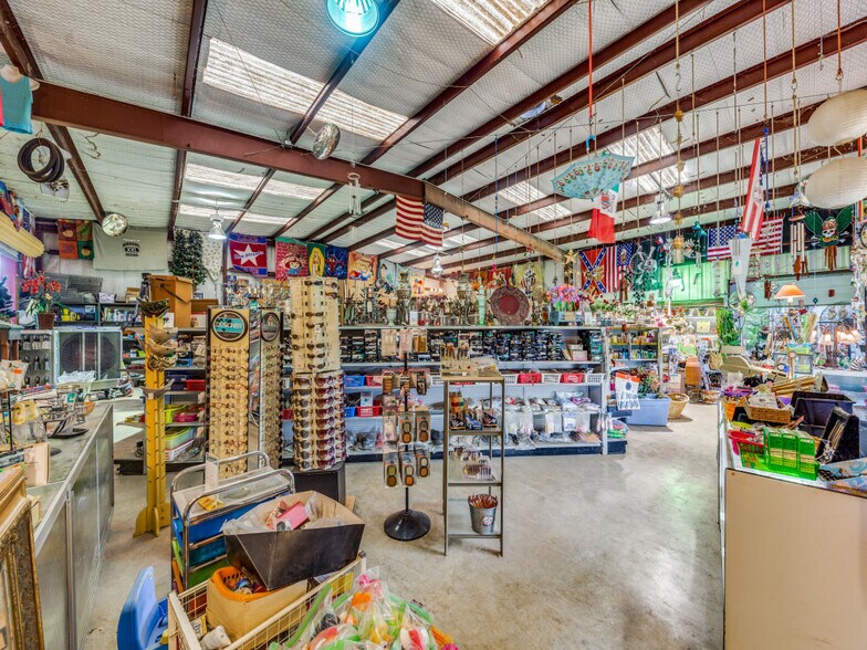 More Photos Of 2006 Pinn Rd, San Antonio Warehouse For Sale