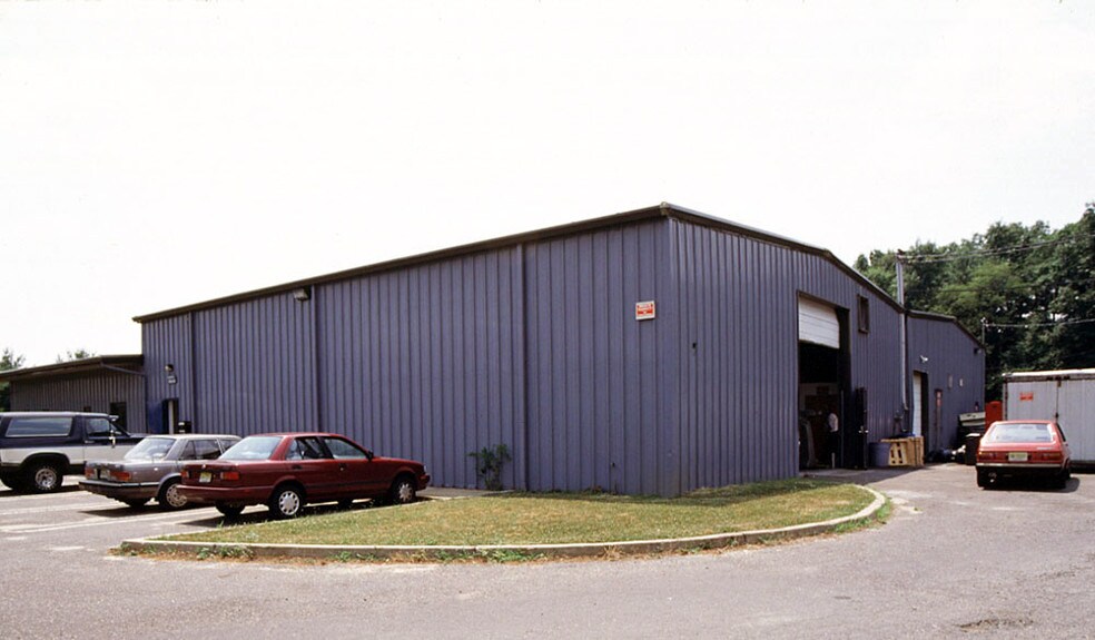 More Photos Of 12 Connerty Ct, East Brunswick Manufacturing For Lease