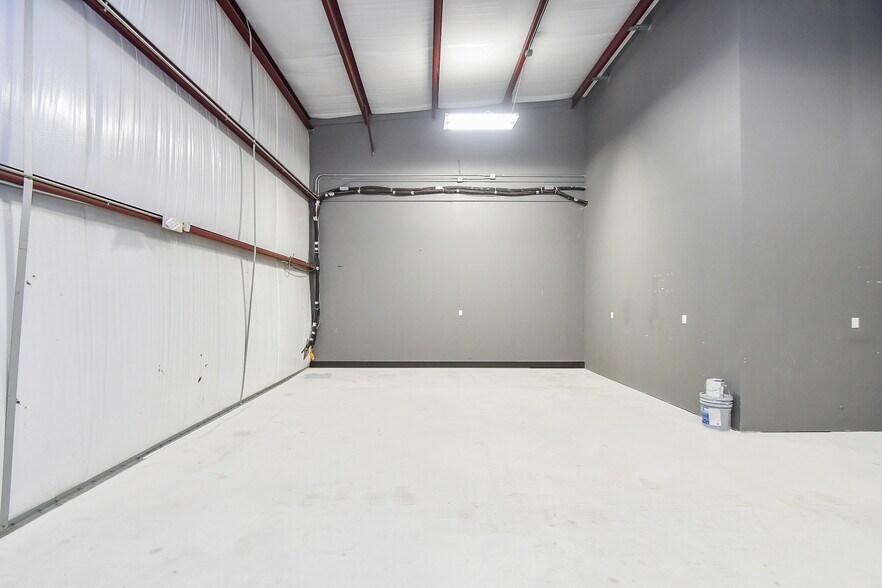 More Photos Of 21621 Rhodes Rd, Spring Warehouse For Lease