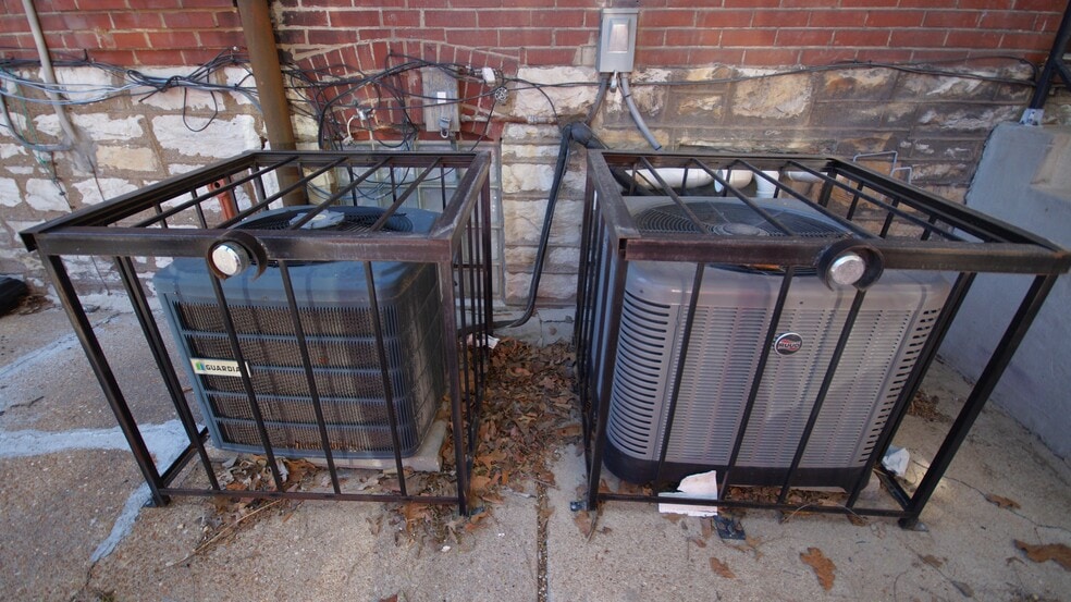 More Photos Of 1368 McCausland Ave, Saint Louis Office For Sale