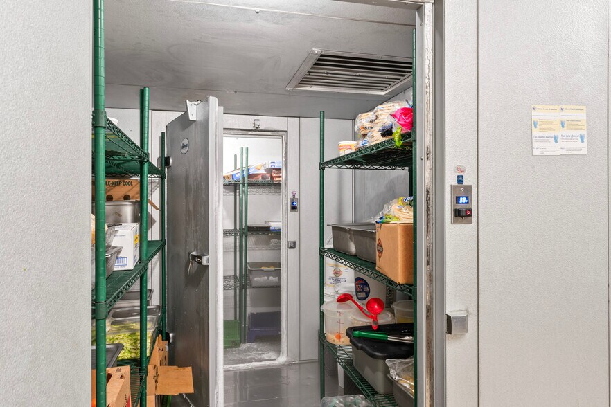 More Photos Of 322-323 W Lee Hwy, Warrenton Freestanding For Lease