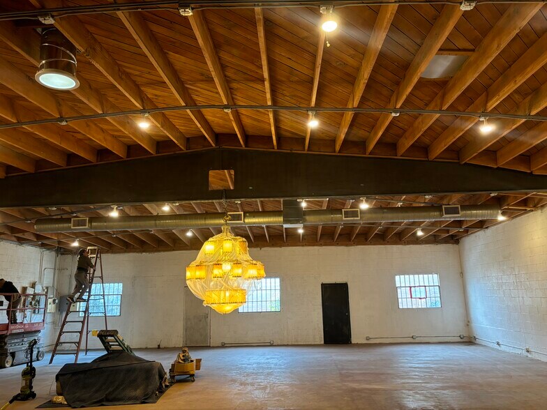 More Photos Of 635 N Western Ave, Los Angeles Storefront For Lease