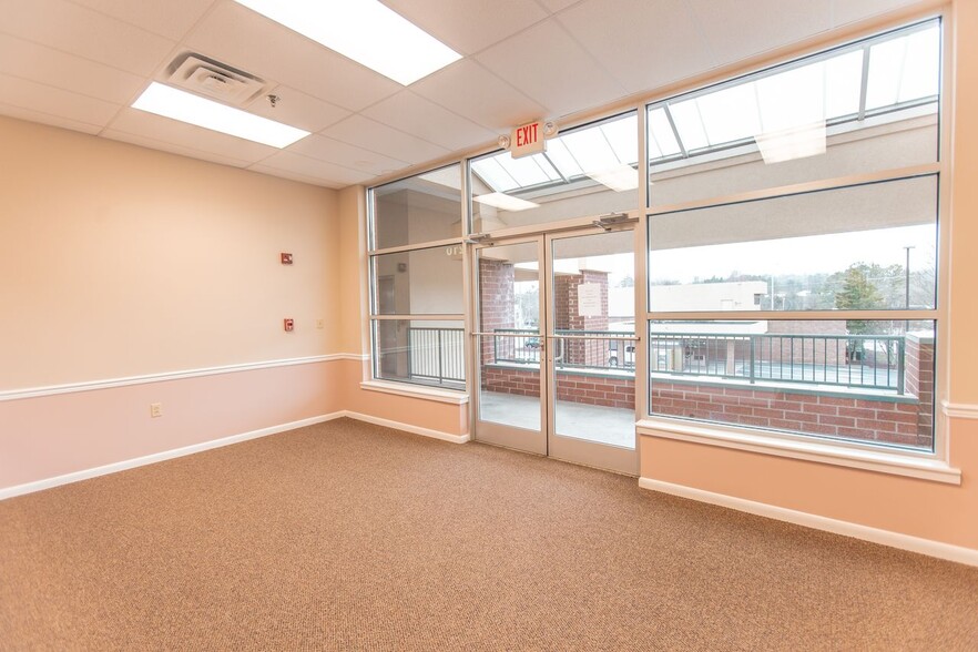 More Photos Of 1143 Oak Ridge Tpke, Oak Ridge Restaurant For Sale