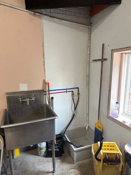 More Photos Of 1102 E 37th St., Kansas City Storefront Retail Office For Lease