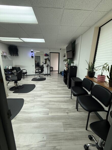 More Photos Of 6210 S Archer Rd, Summit Argo General Retail For Sale