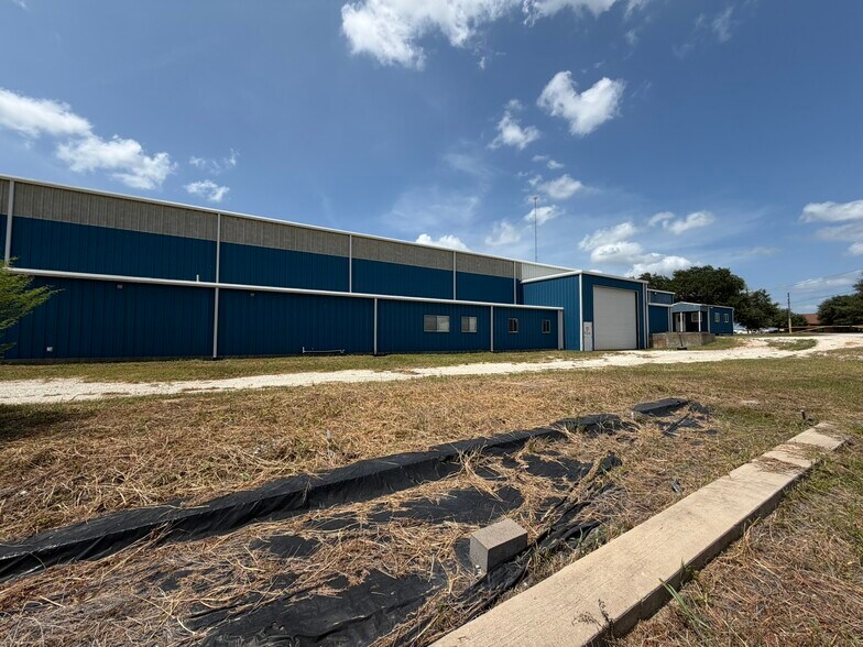 More Photos Of 5808 Fm 3455 Rd, Navasota Manufacturing For Lease