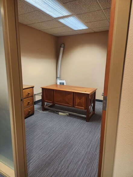 More Photos Of 3995 Hagers Grove Rd Se, Salem Office Residential For Lease
