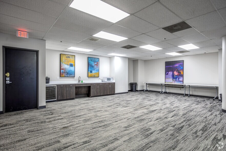 More Photos Of 16775 Addison Rd, Addison Office For Lease