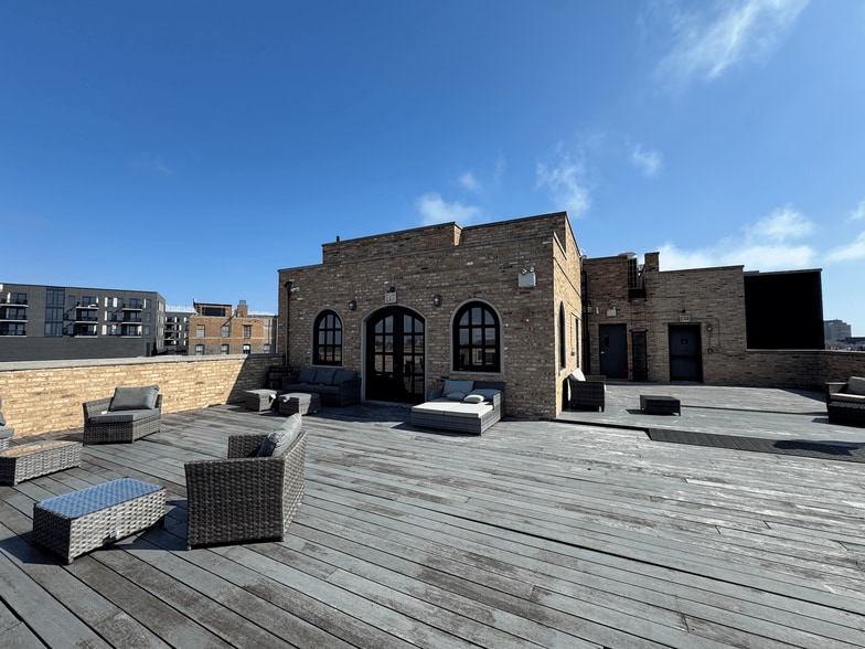 More Photos Of 3475 N Clark St, Chicago Hotel For Sale