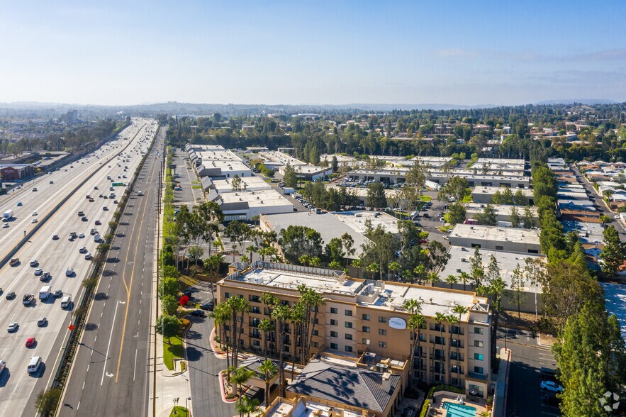 More Photos Of 23501 Ridge Route Dr, Laguna Hills Showroom For Lease