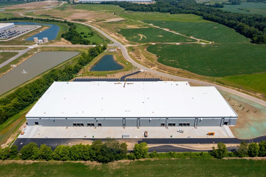 More Photos Of 161 Kenmore Blvd, Commercial Point Industrial For Sale