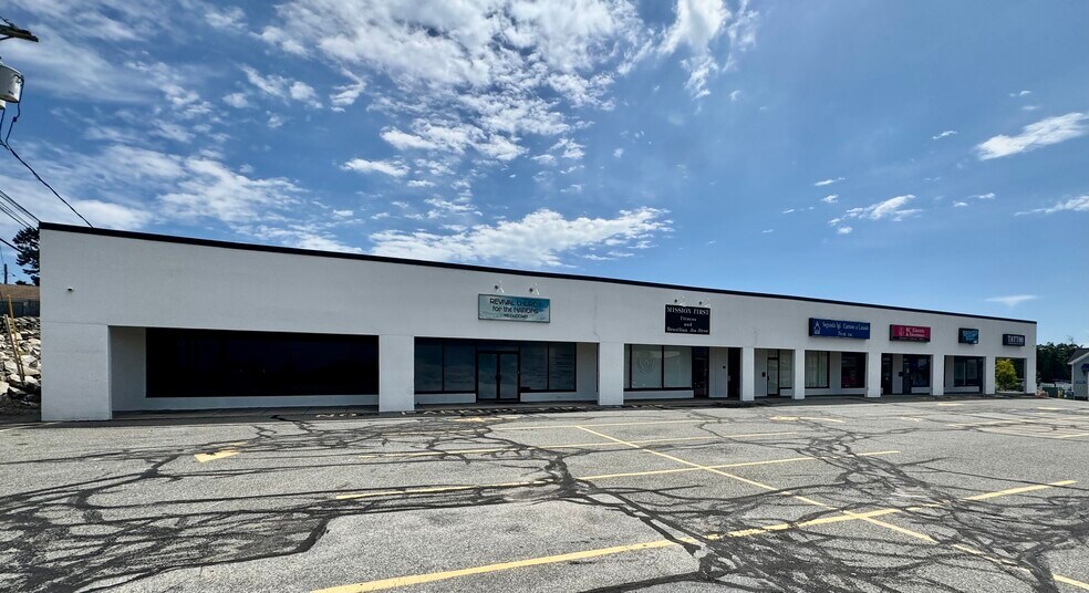 More Photos Of 999 W Main Rd, Middletown Storefront For Lease