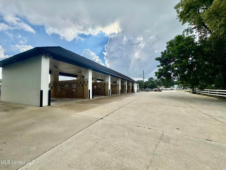 More Photos Of 2934 US 51, Hernando Carwash For Sale