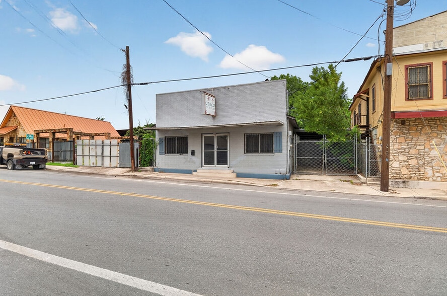 More Photos Of 905 Ruiz St, San Antonio Storefront For Sale
