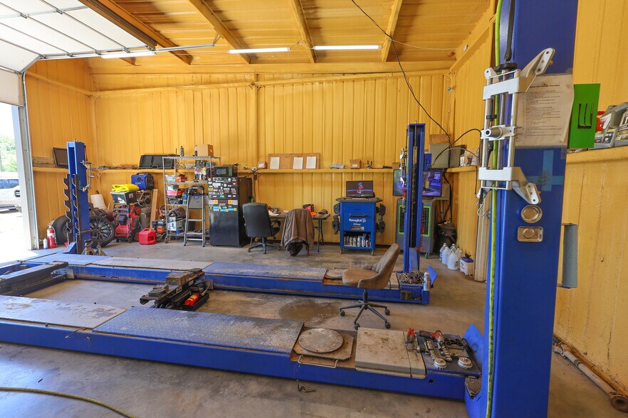 More Photos Of 101 Caney Pl, Glenwood Auto Repair For Sale