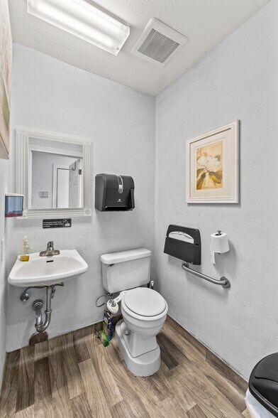 More Photos Of 235 W Noble Ave, Visalia Medical For Sale