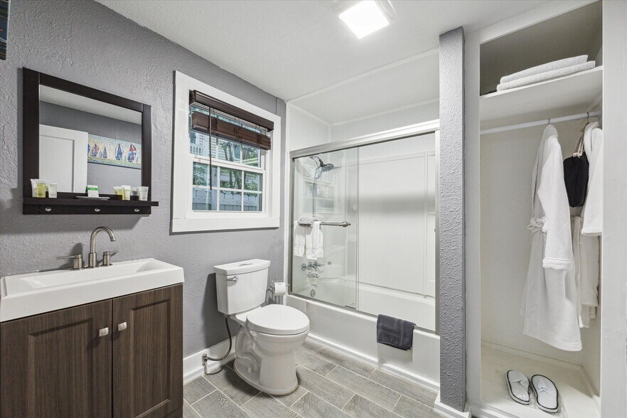 More Photos Of 1502 Market St, Galveston Hospitality For Sale