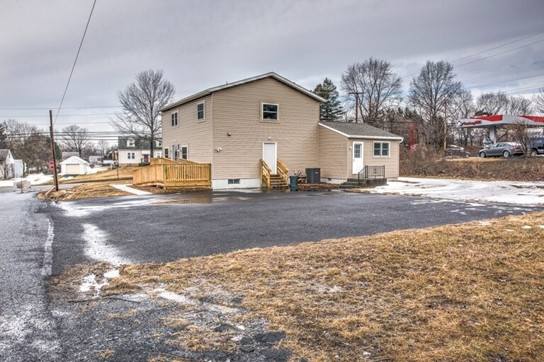 More Photos Of 701 N Mountain Rd, Harrisburg Coworking Space