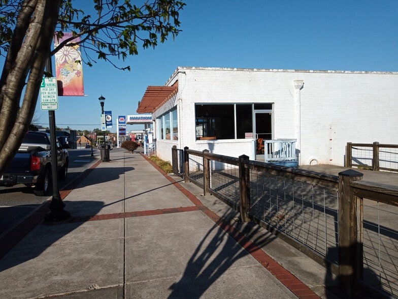 More Photos Of 525 Main St, Altavista Restaurant For Sale