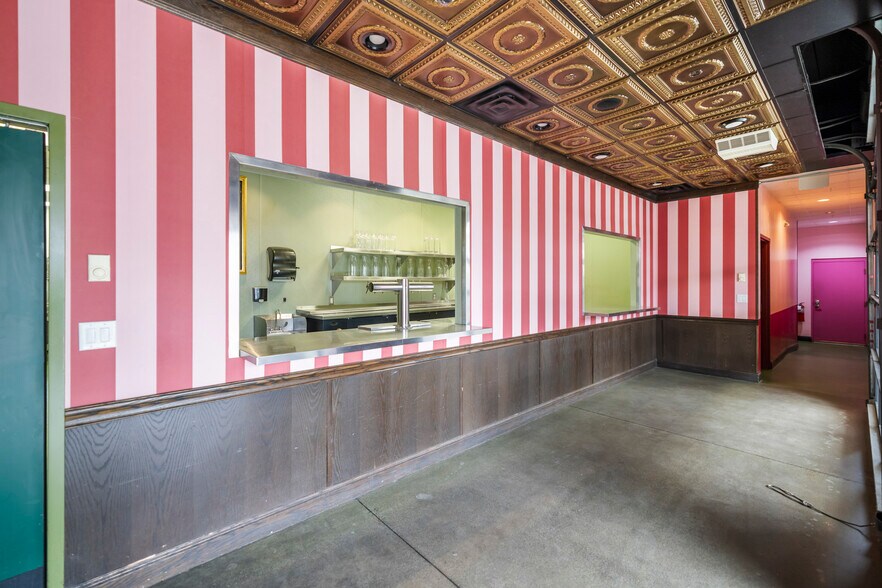 More Photos Of 2501 & 2519 Marshall St NE, Minneapolis Restaurant For Sale