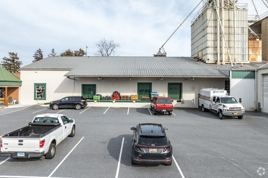 More Photos Of 100 John St, Westminster Warehouse For Lease