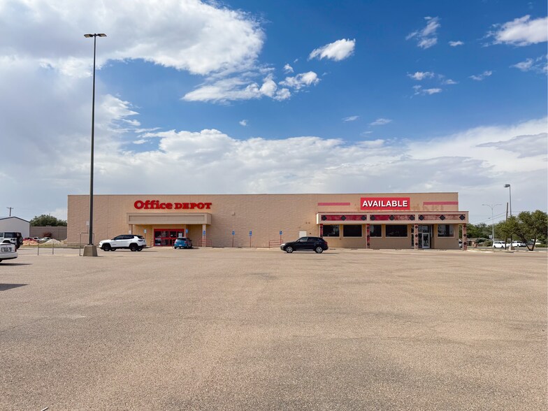 More Photos Of 2502-2504 50th St, Lubbock Freestanding For Lease