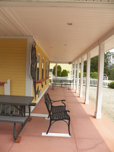 More Photos Of 146 Calef Hwy, Barrington Flex For Sale