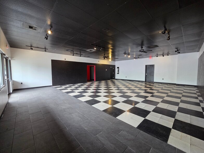More Photos Of 5245-5251 Commercial St SE, Salem Freestanding For Lease