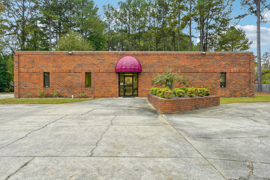 Primary Photo Of 125 Commerce Cir, Fayetteville Office For Sale