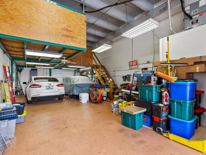 More Photos Of 1360-1396 SE Huffman Rd, Port Saint Lucie Warehouse For Lease