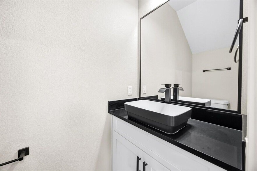 More Photos Of 6103 Shotwell st, Houston Multifamily For Sale